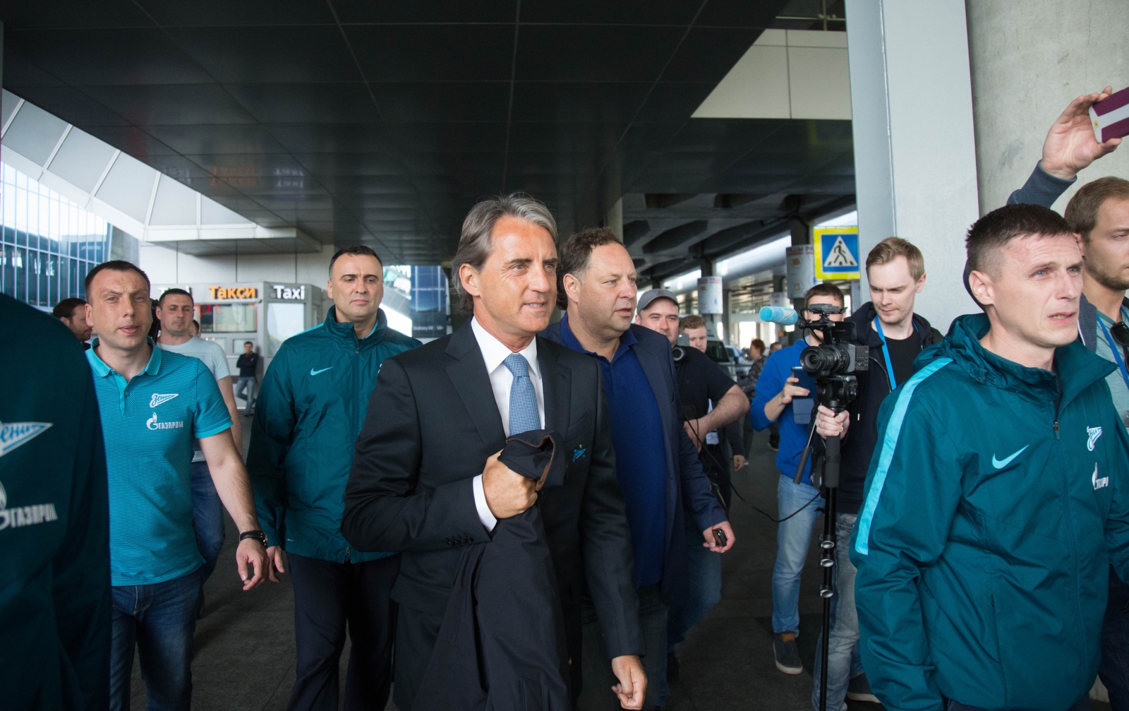 Роберто Манчини прилетел в Санкт-Петербург