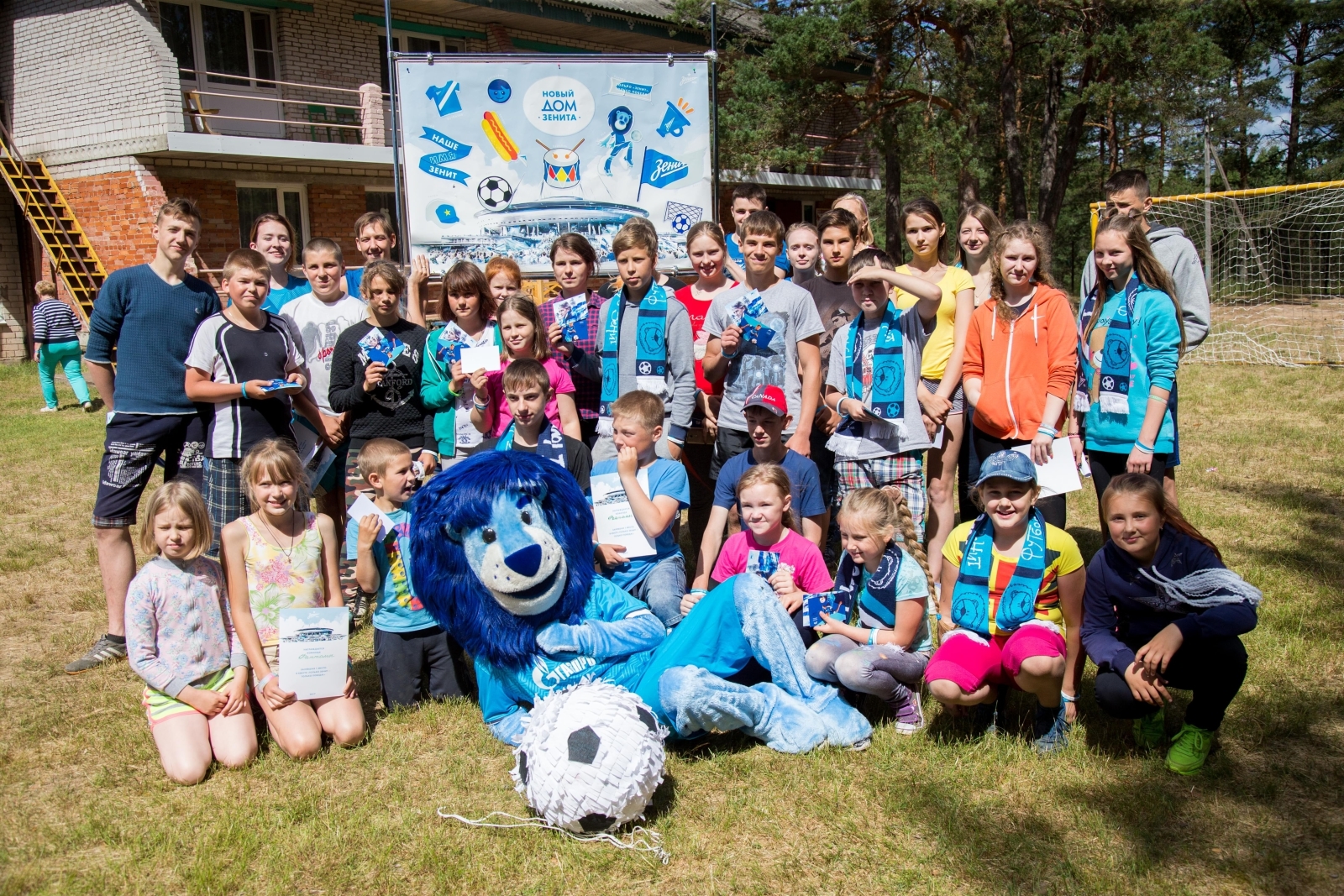 Синегривый Лев посетил Cоциально-реабилитационный центр в Гдове