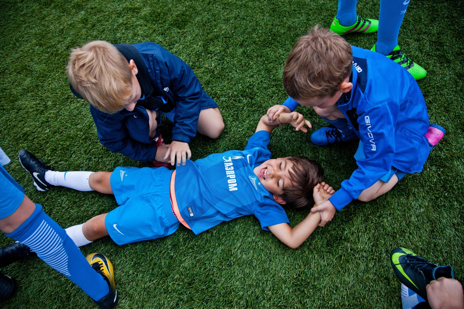 Иван Новосельцев посетил детский лагерь Академии