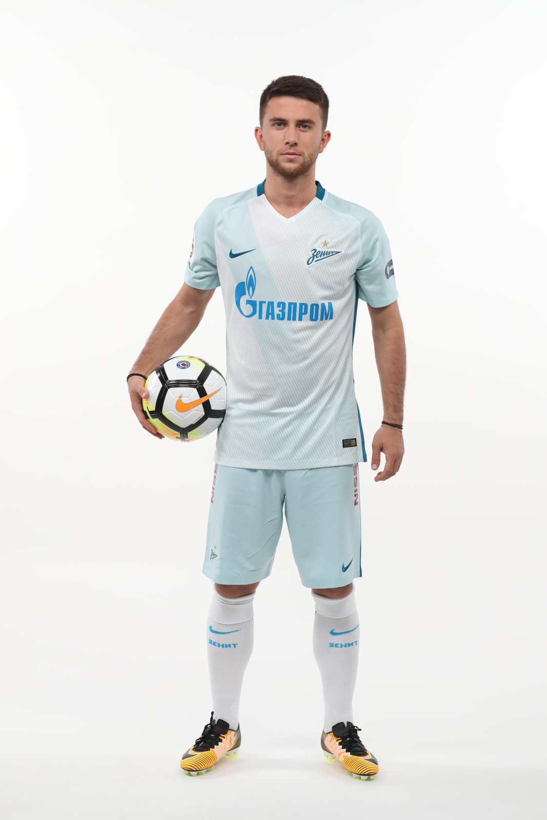 Фотосессия футболистов и тренеров основного состава ФК «Зенит» сезона 2017/2018