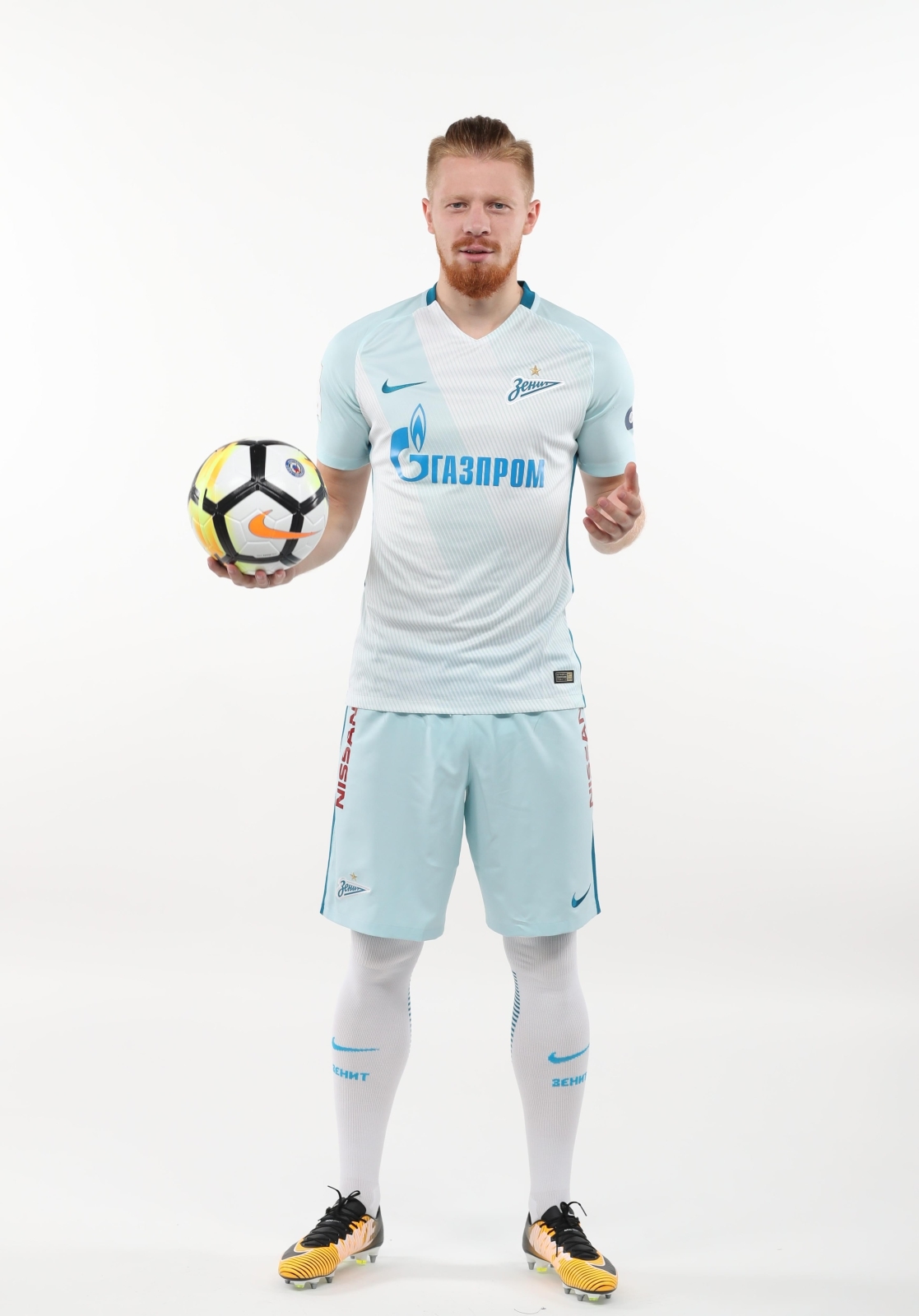 Фотосессия футболистов и тренеров основного состава ФК «Зенит» сезона 2017/2018