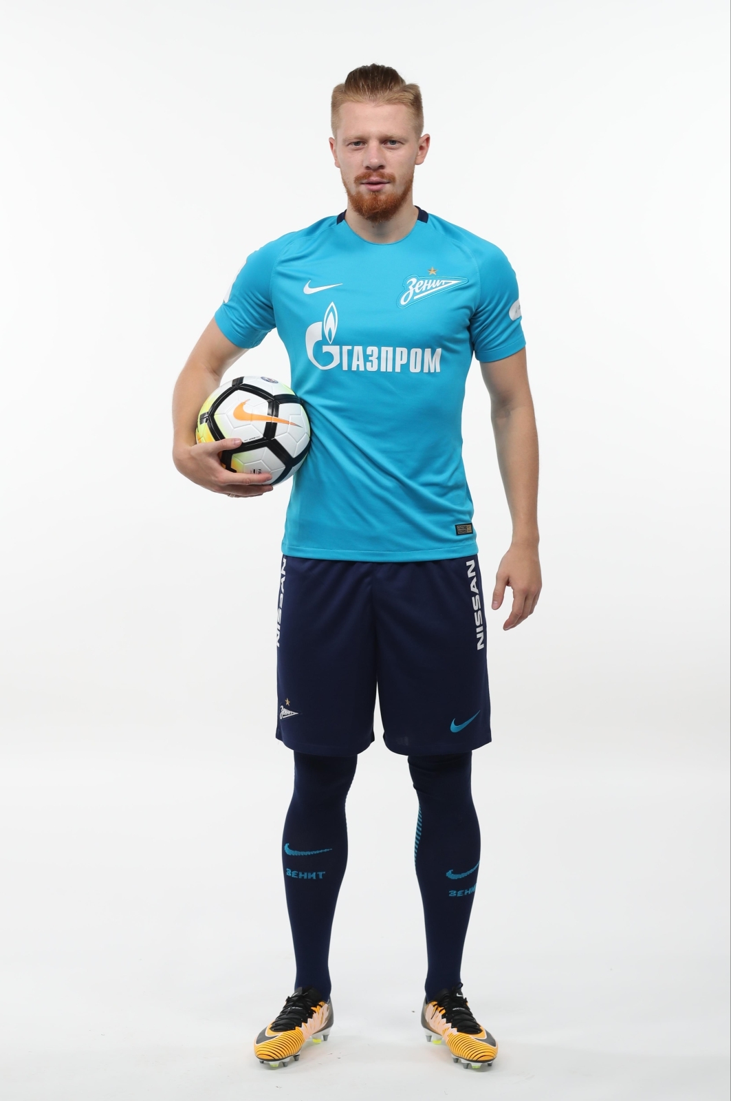 Фотосессия футболистов и тренеров основного состава ФК «Зенит» сезона 2017/2018