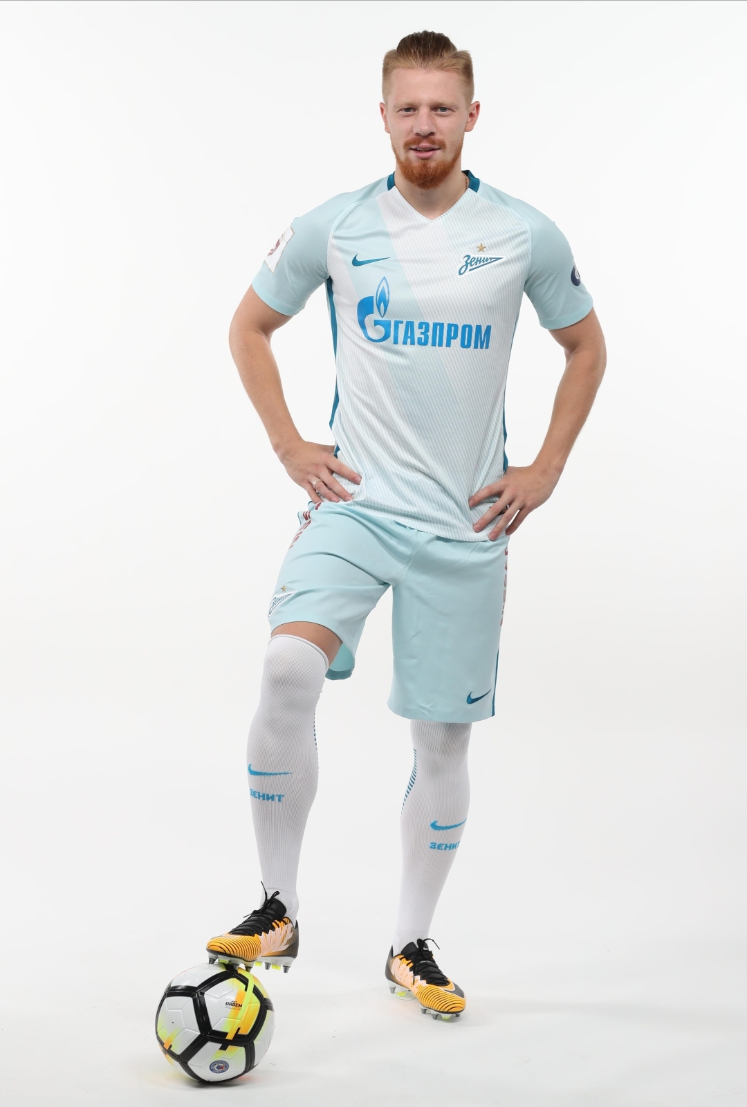 Фотосессия футболистов и тренеров основного состава ФК «Зенит» сезона 2017/2018