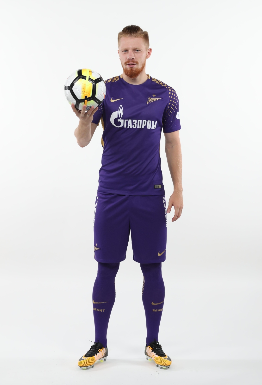 Фотосессия футболистов и тренеров основного состава ФК «Зенит» сезона 2017/2018