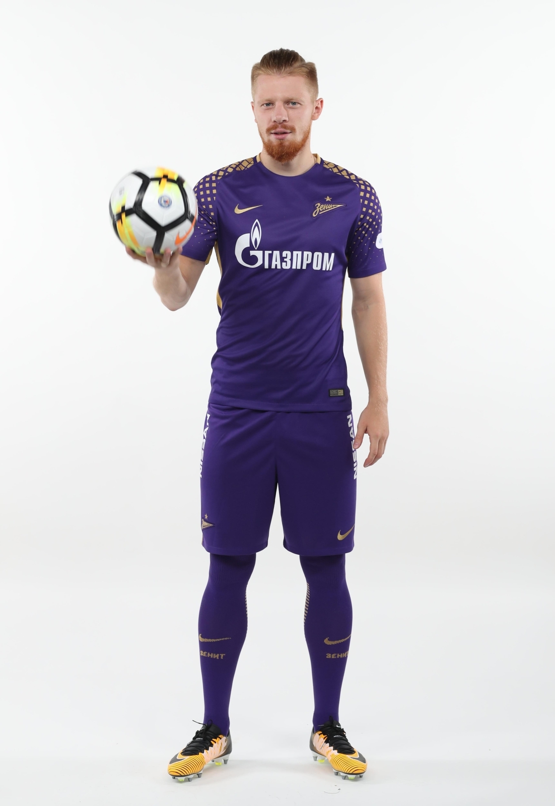 Фотосессия футболистов и тренеров основного состава ФК «Зенит» сезона 2017/2018