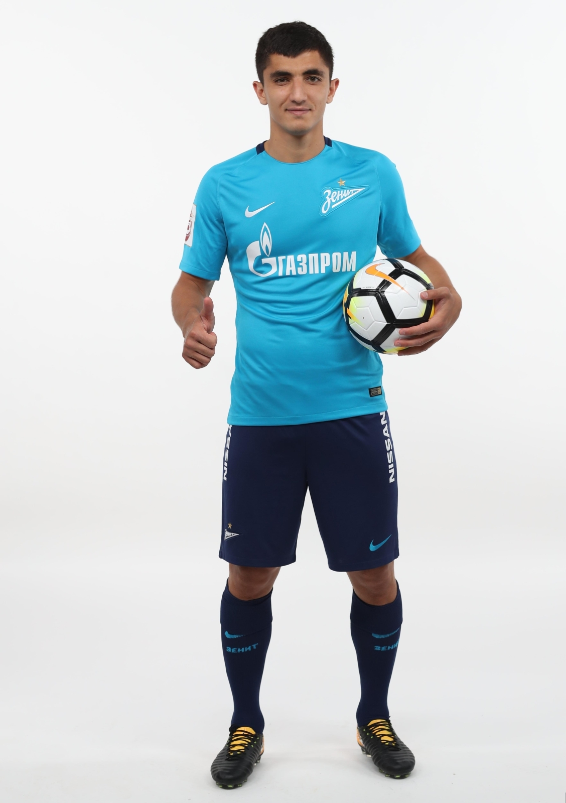 Фотосессия футболистов и тренеров основного состава ФК «Зенит» сезона 2017/2018