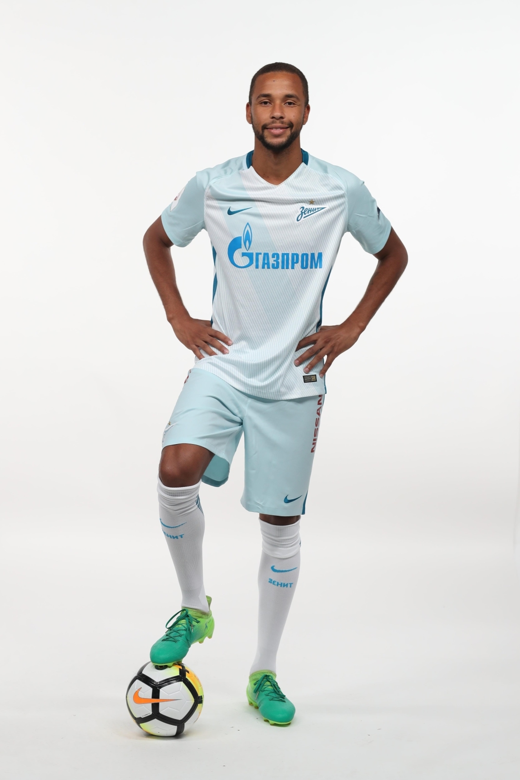 Фотосессия футболистов и тренеров основного состава ФК «Зенит» сезона 2017/2018