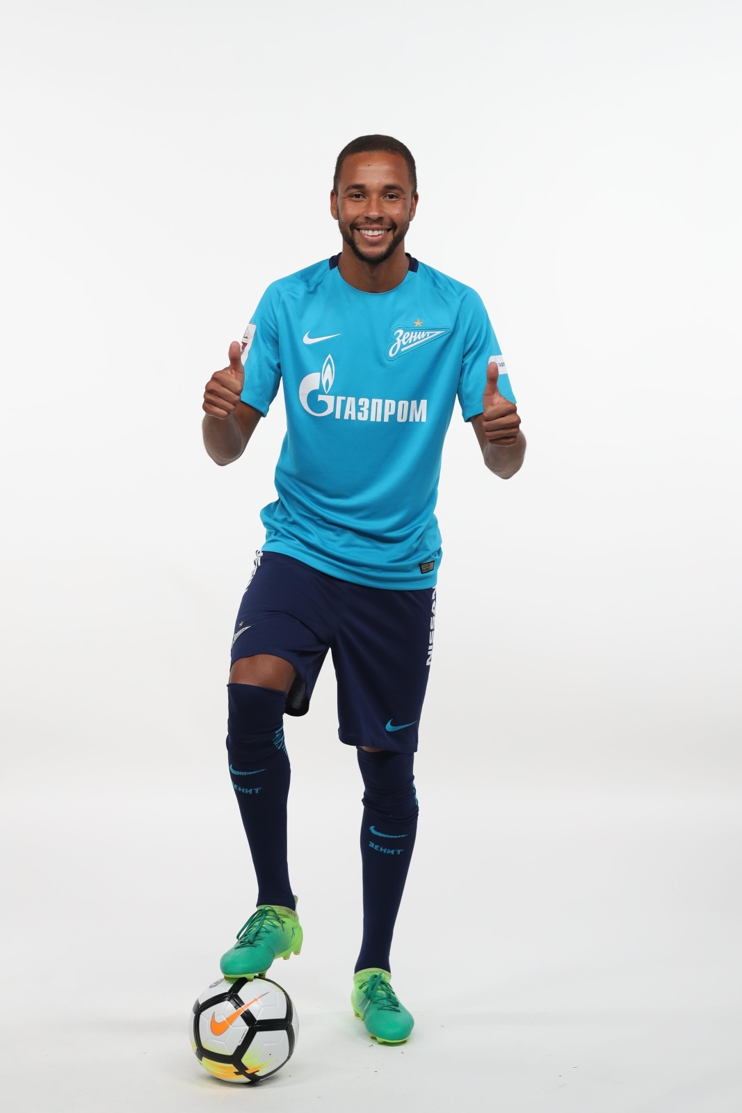 Фотосессия футболистов и тренеров основного состава ФК «Зенит» сезона 2017/2018