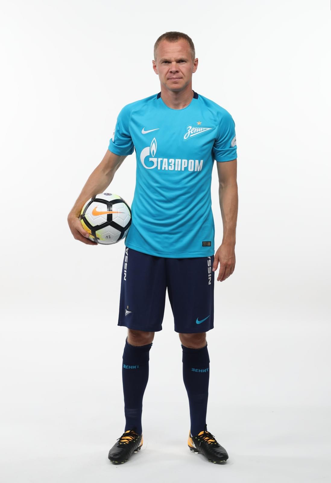 Фотосессия футболистов и тренеров основного состава ФК «Зенит» сезона 2017/2018