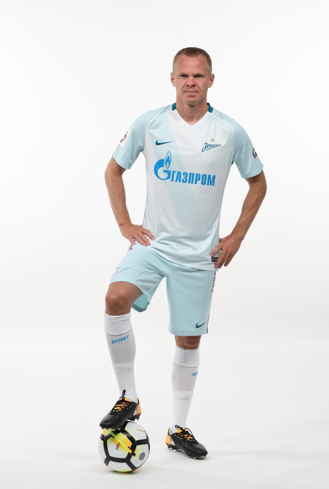 Фотосессия футболистов и тренеров основного состава ФК «Зенит» сезона 2017/2018