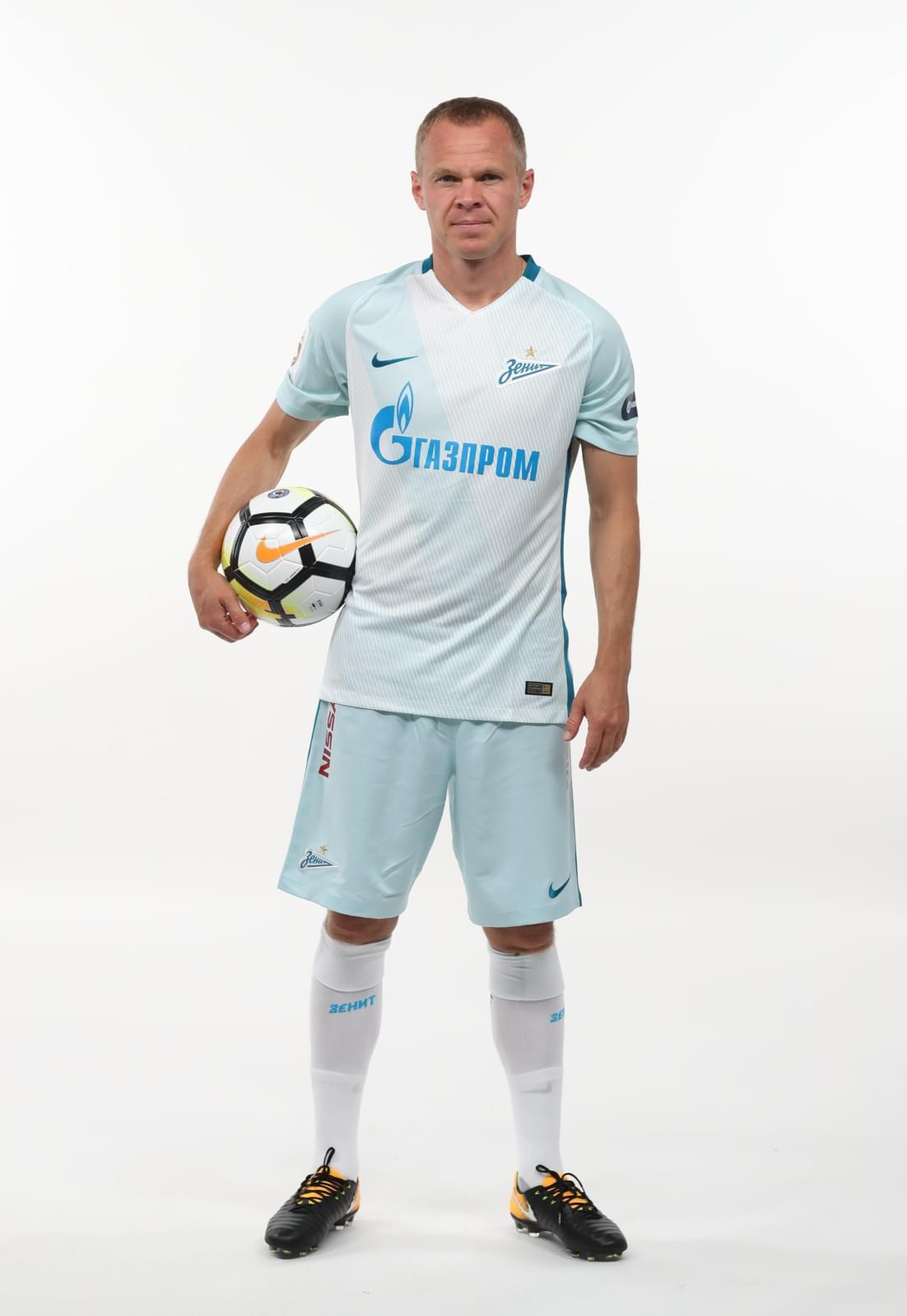 Фотосессия футболистов и тренеров основного состава ФК «Зенит» сезона 2017/2018