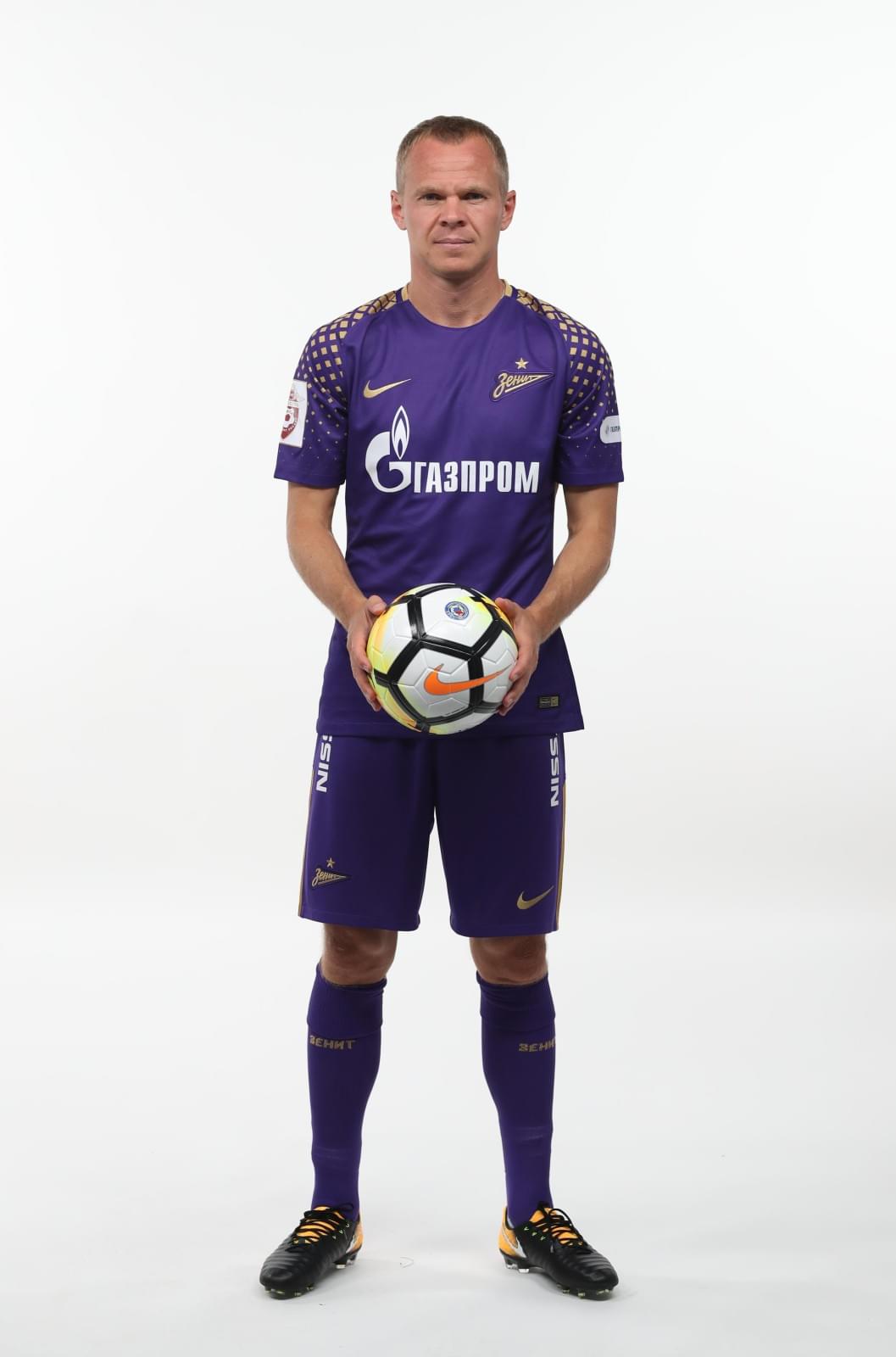 Фотосессия футболистов и тренеров основного состава ФК «Зенит» сезона 2017/2018