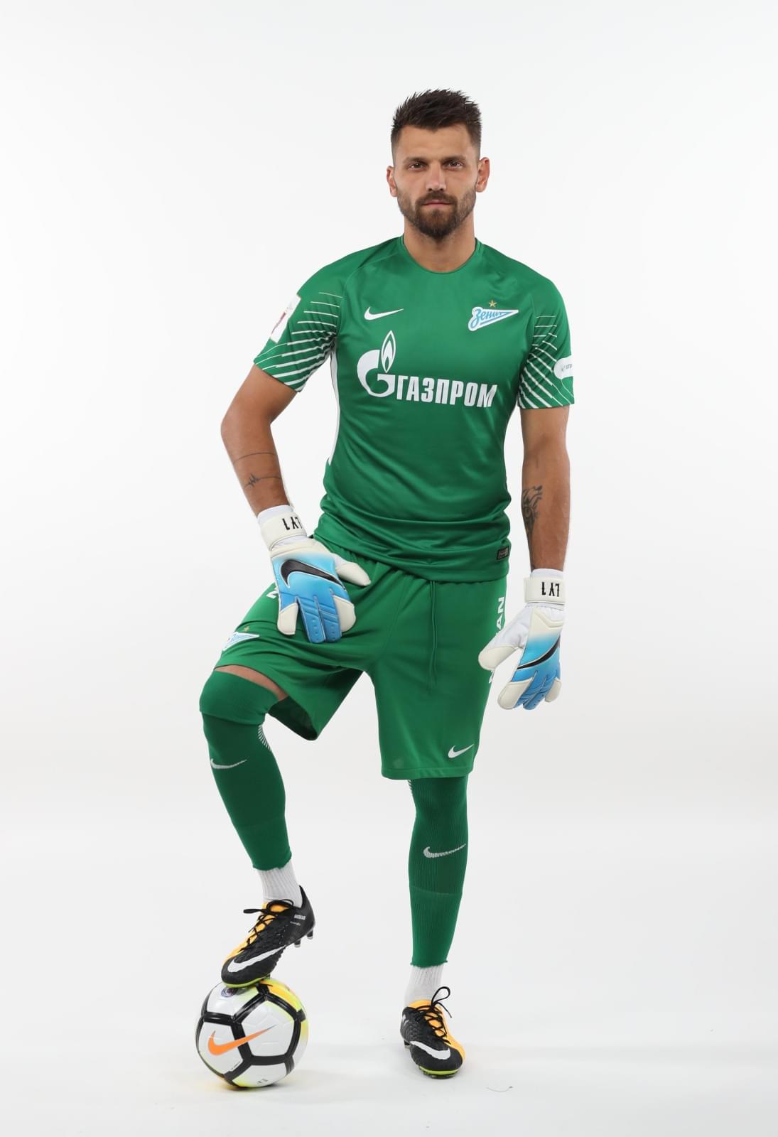 Фотосессия футболистов и тренеров основного состава ФК «Зенит» сезона 2017/2018