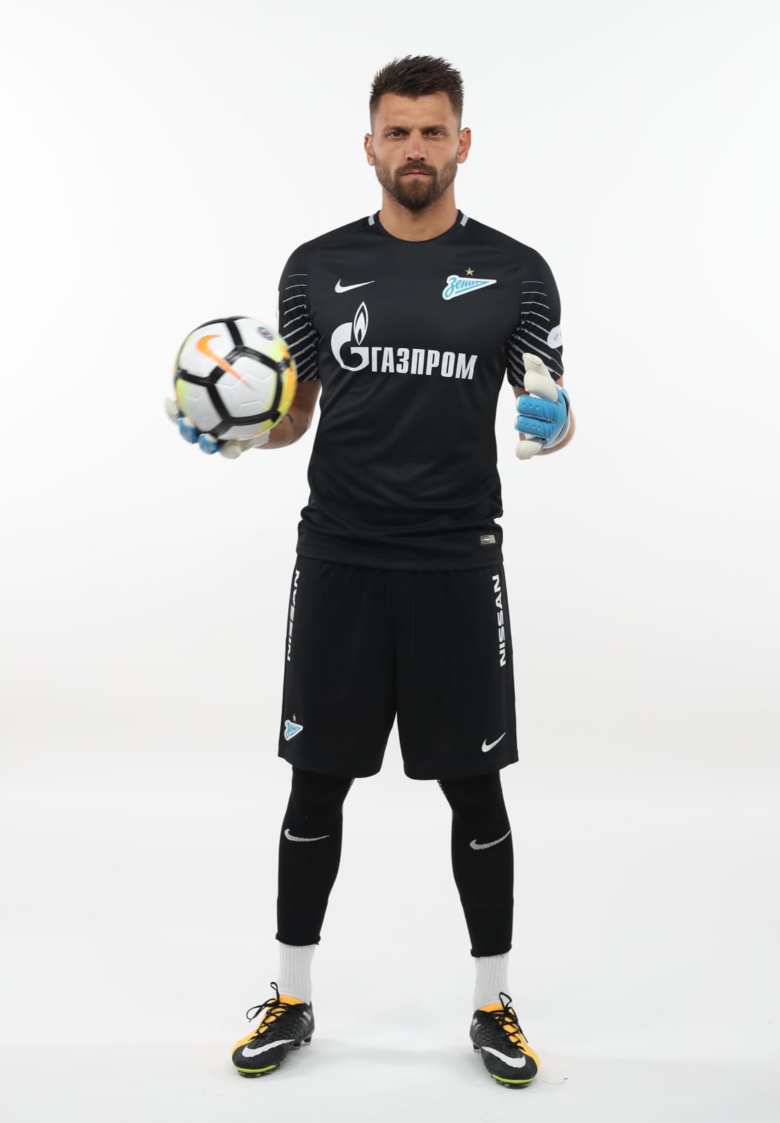 Фотосессия футболистов и тренеров основного состава ФК «Зенит» сезона 2017/2018