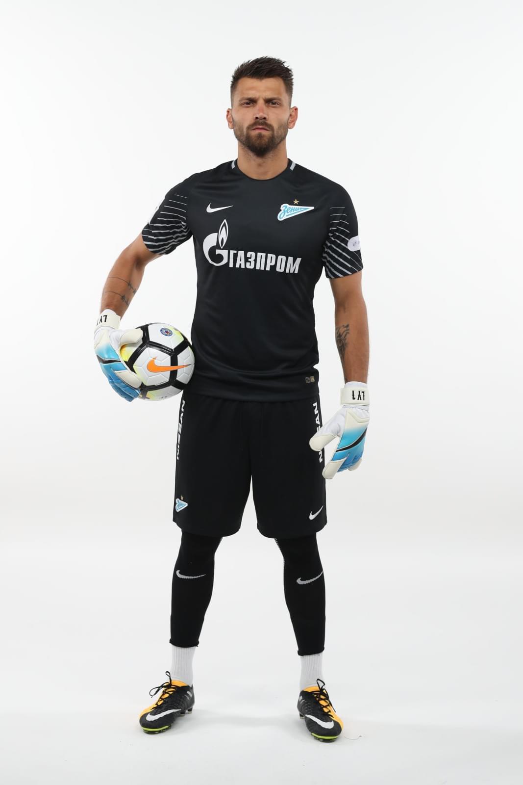 Фотосессия футболистов и тренеров основного состава ФК «Зенит» сезона 2017/2018