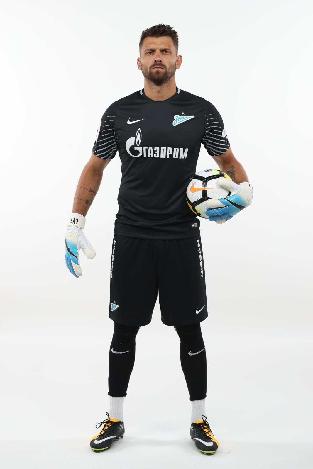 Фотосессия футболистов и тренеров основного состава ФК «Зенит» сезона 2017/2018