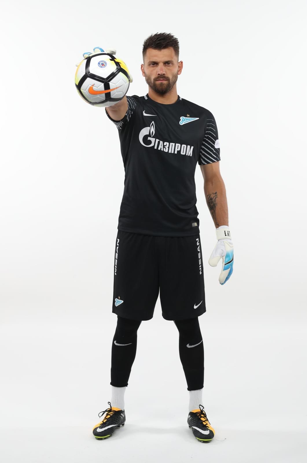 Фотосессия футболистов и тренеров основного состава ФК «Зенит» сезона 2017/2018