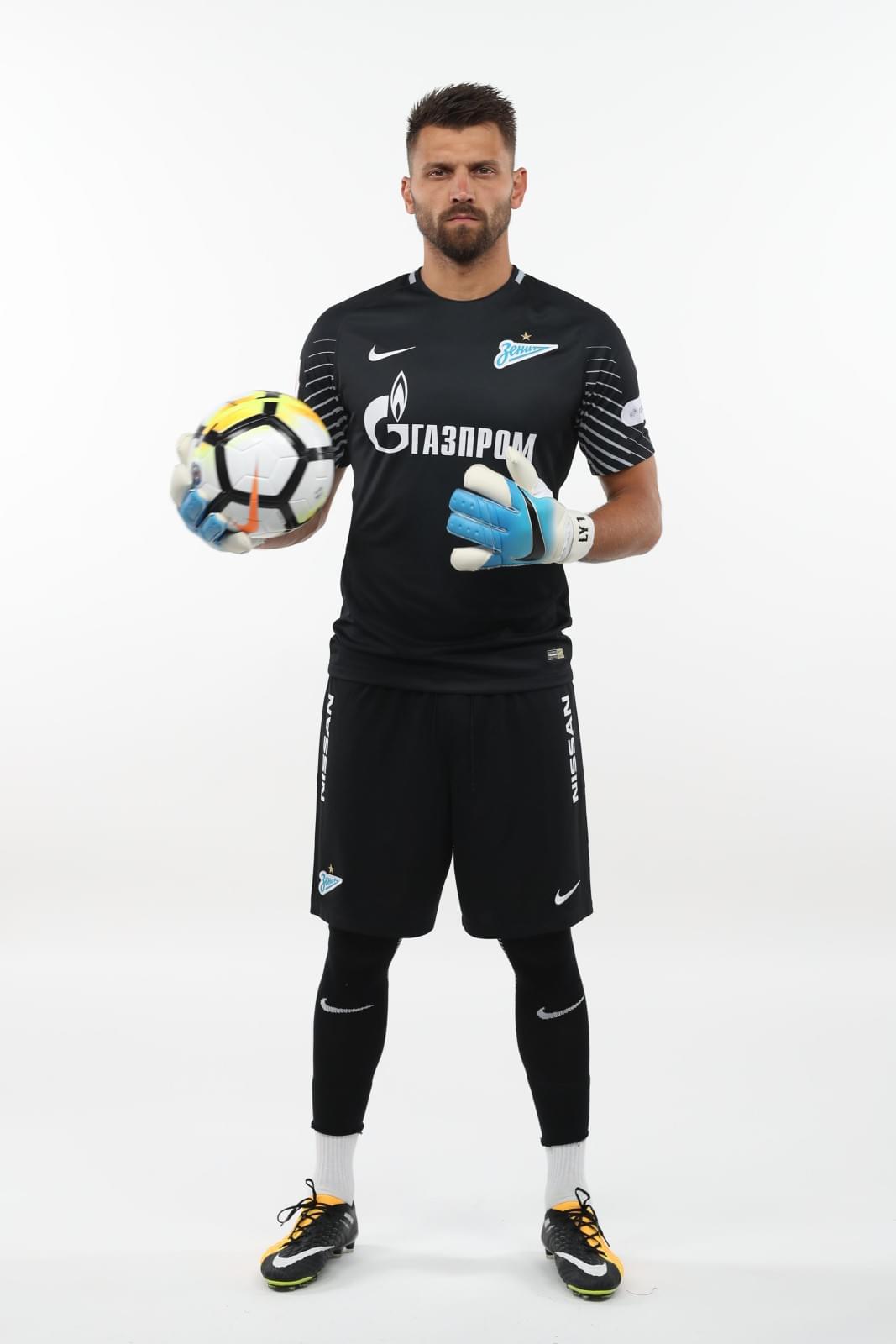 Фотосессия футболистов и тренеров основного состава ФК «Зенит» сезона 2017/2018