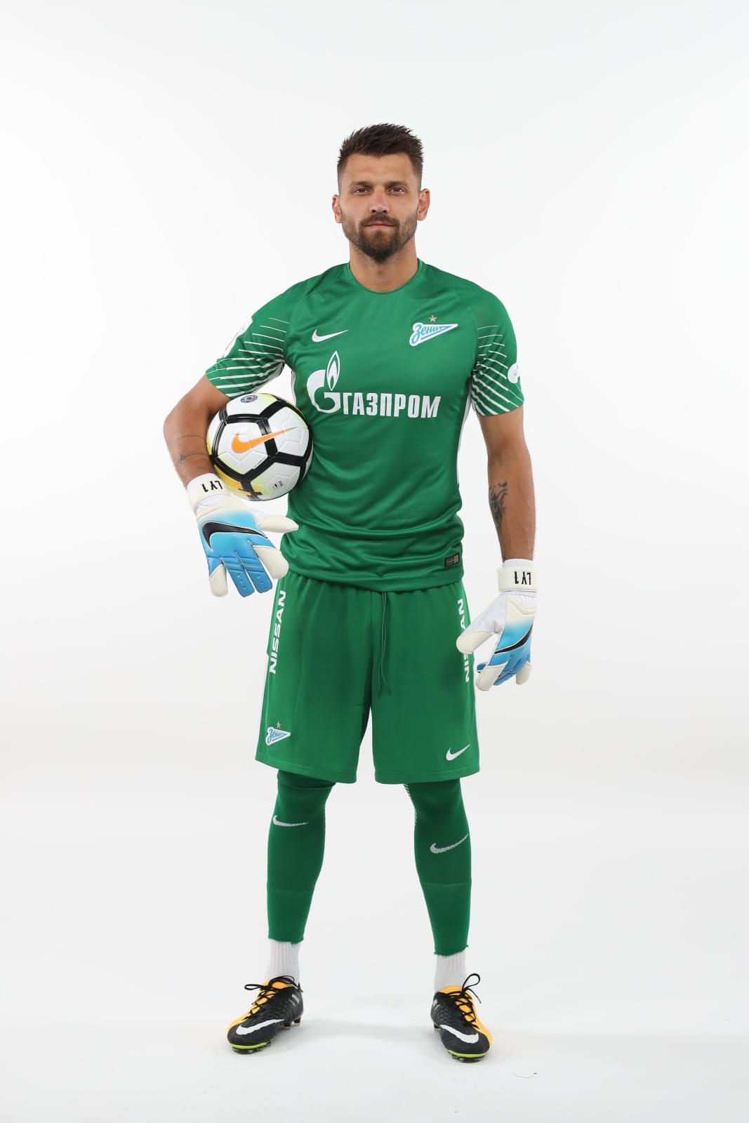 Фотосессия футболистов и тренеров основного состава ФК «Зенит» сезона 2017/2018