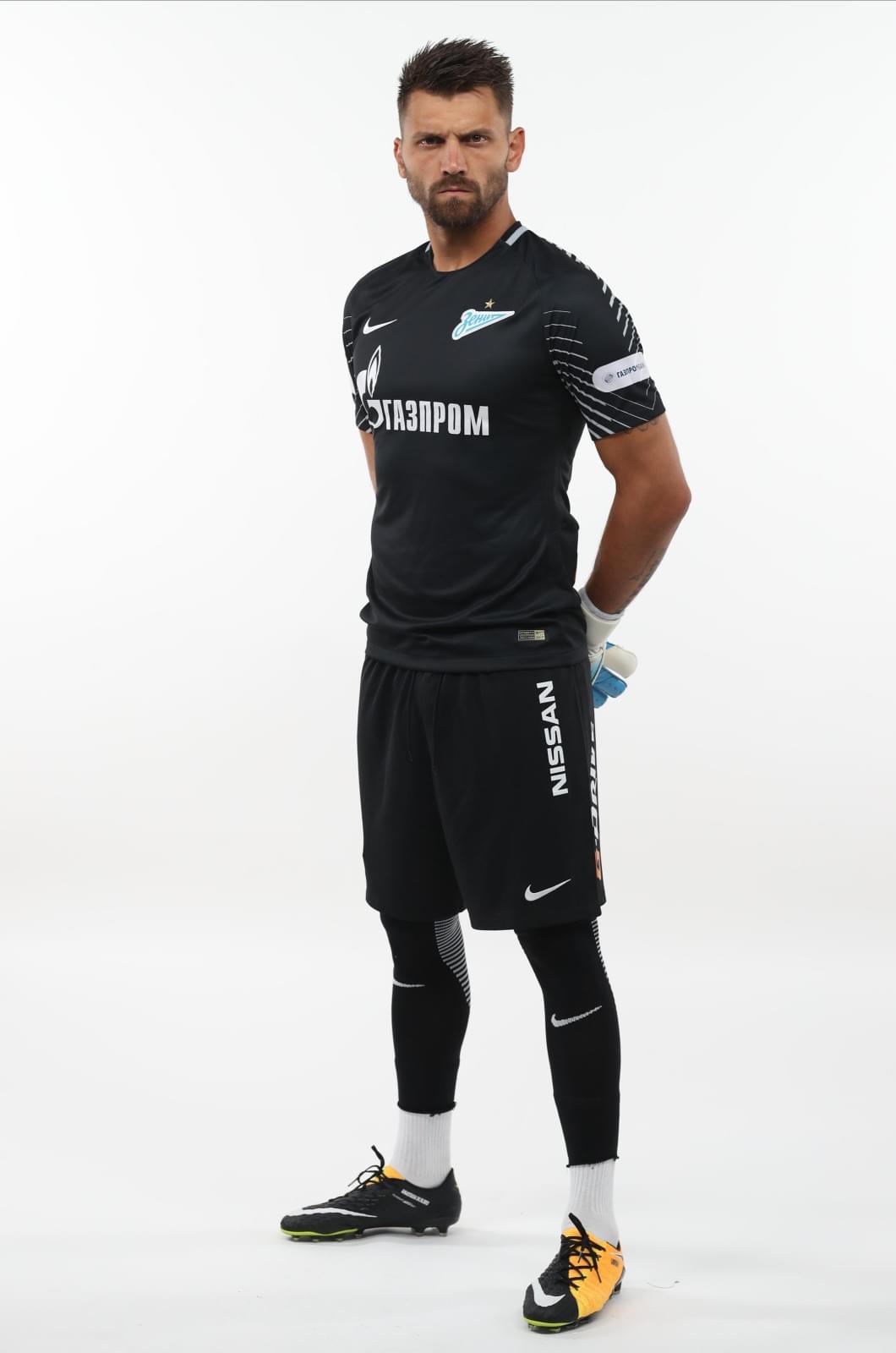 Фотосессия футболистов и тренеров основного состава ФК «Зенит» сезона 2017/2018