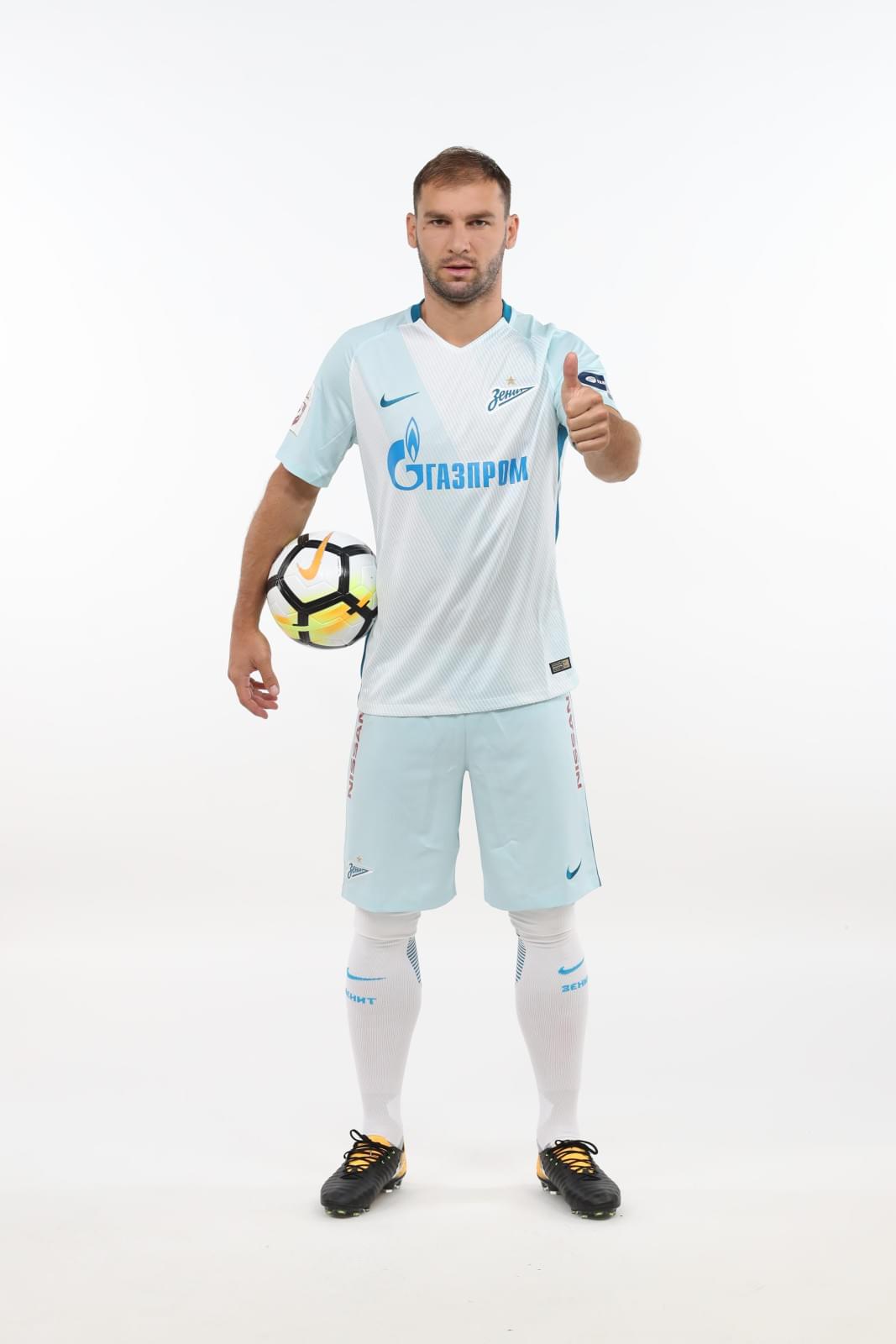 Фотосессия футболистов и тренеров основного состава ФК «Зенит» сезона 2017/2018