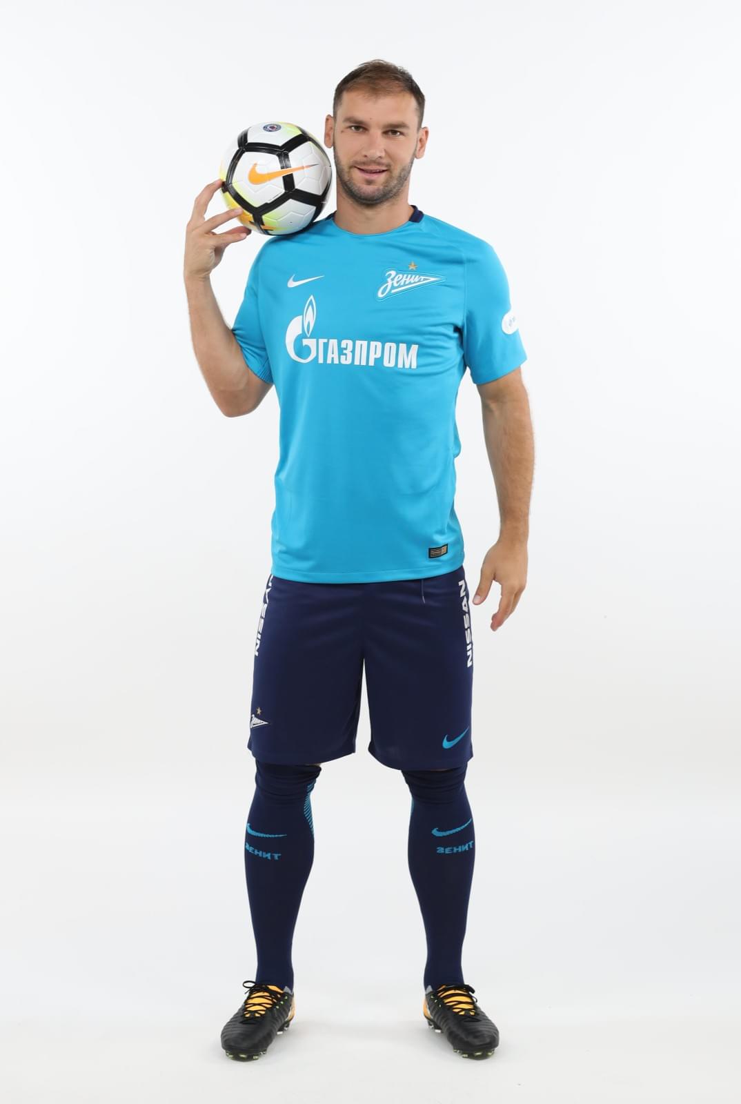 Фотосессия футболистов и тренеров основного состава ФК «Зенит» сезона 2017/2018