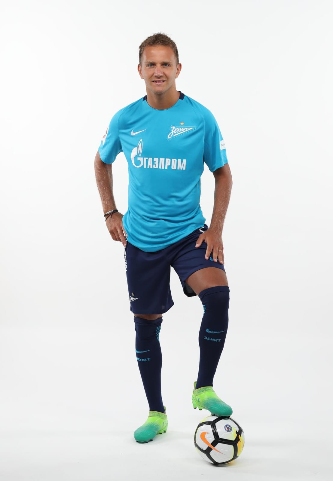 Фотосессия футболистов и тренеров основного состава ФК «Зенит» сезона 2017/2018