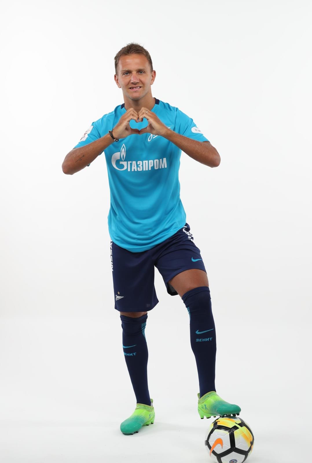 Фотосессия футболистов и тренеров основного состава ФК «Зенит» сезона 2017/2018