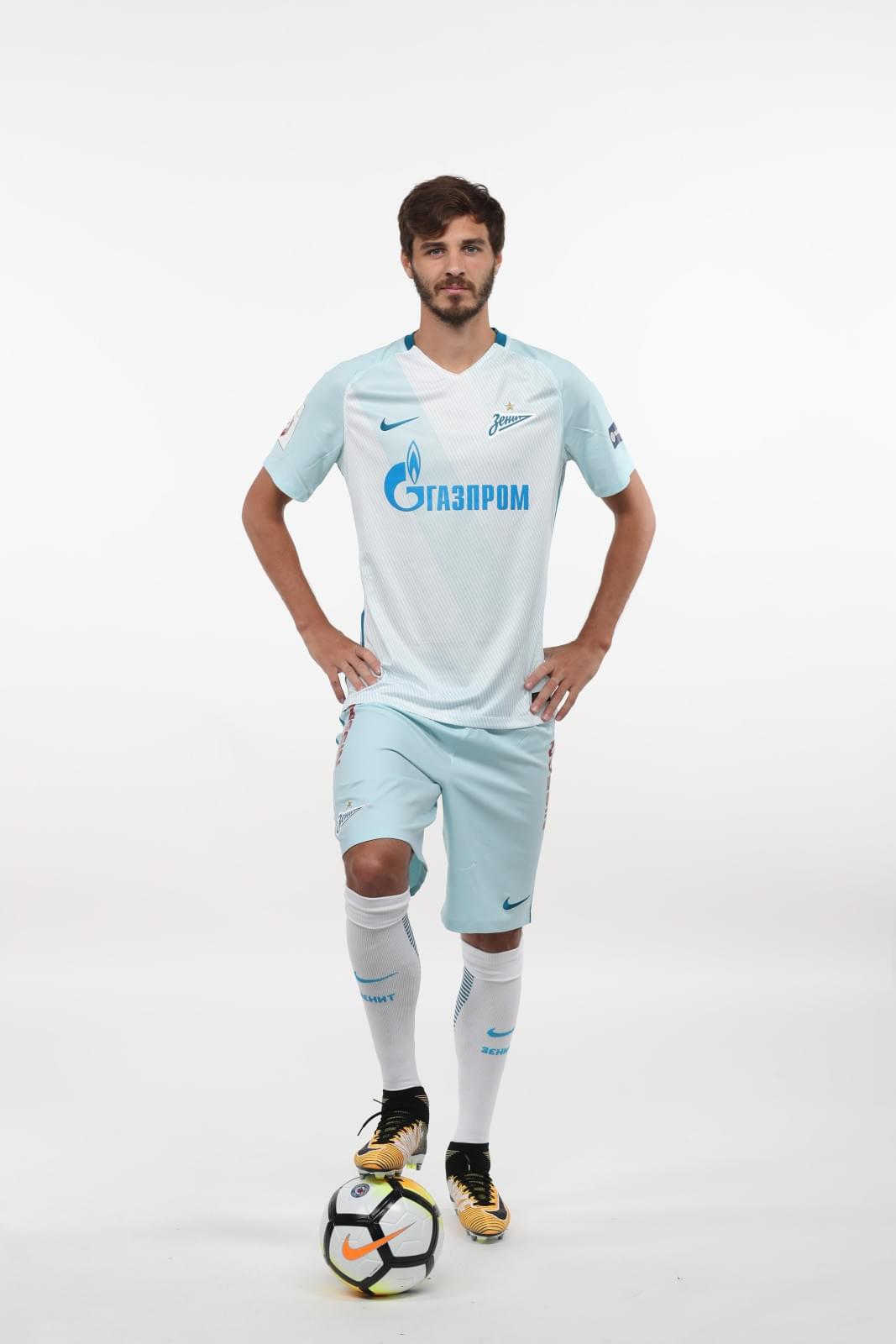 Фотосессия футболистов и тренеров основного состава ФК «Зенит» сезона 2017/2018