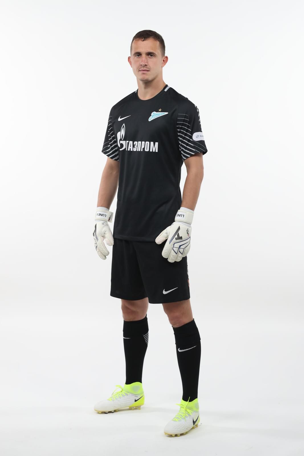 Фотосессия футболистов и тренеров основного состава ФК «Зенит» сезона 2017/2018