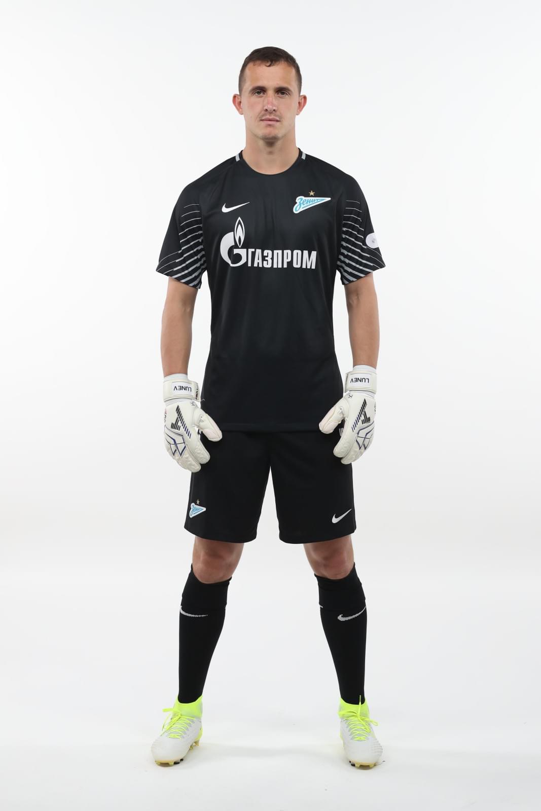 Фотосессия футболистов и тренеров основного состава ФК «Зенит» сезона 2017/2018