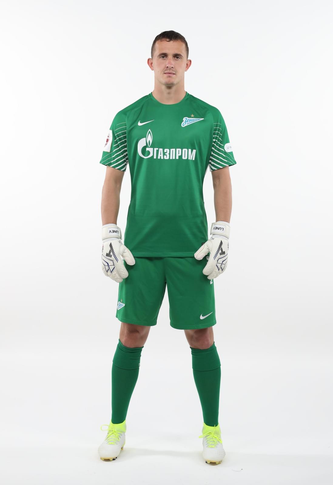 Фотосессия футболистов и тренеров основного состава ФК «Зенит» сезона 2017/2018