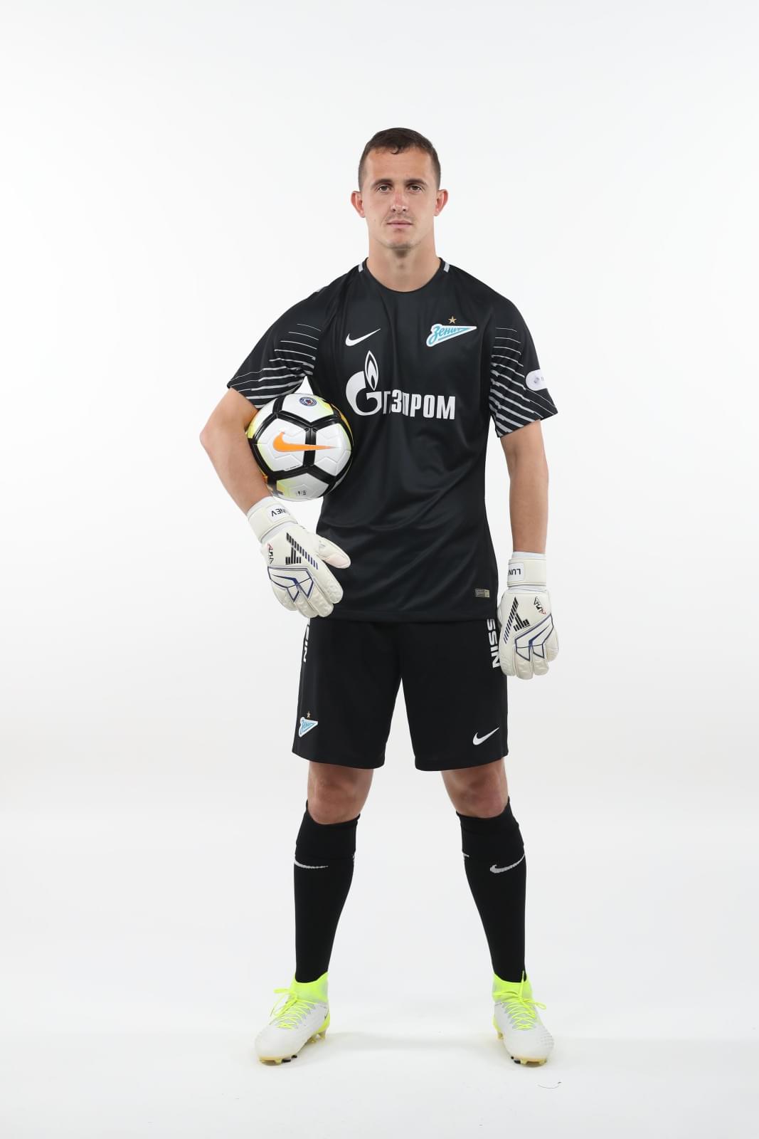 Фотосессия футболистов и тренеров основного состава ФК «Зенит» сезона 2017/2018