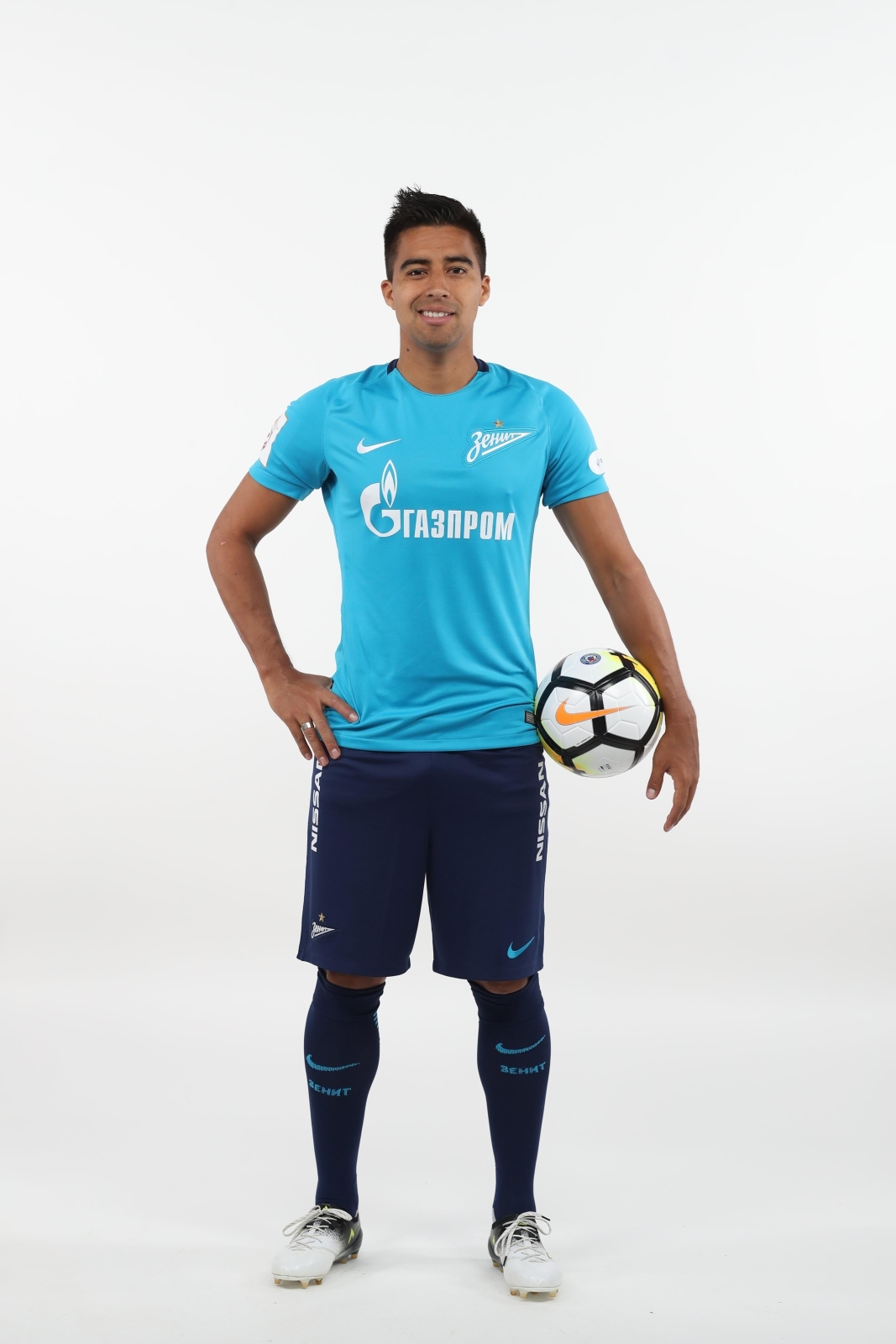 Фотосессия футболистов и тренеров основного состава ФК «Зенит» сезона 2017/2018