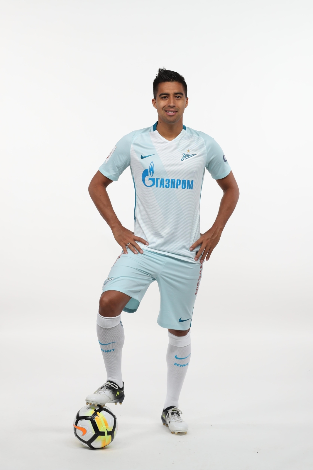 Фотосессия футболистов и тренеров основного состава ФК «Зенит» сезона 2017/2018