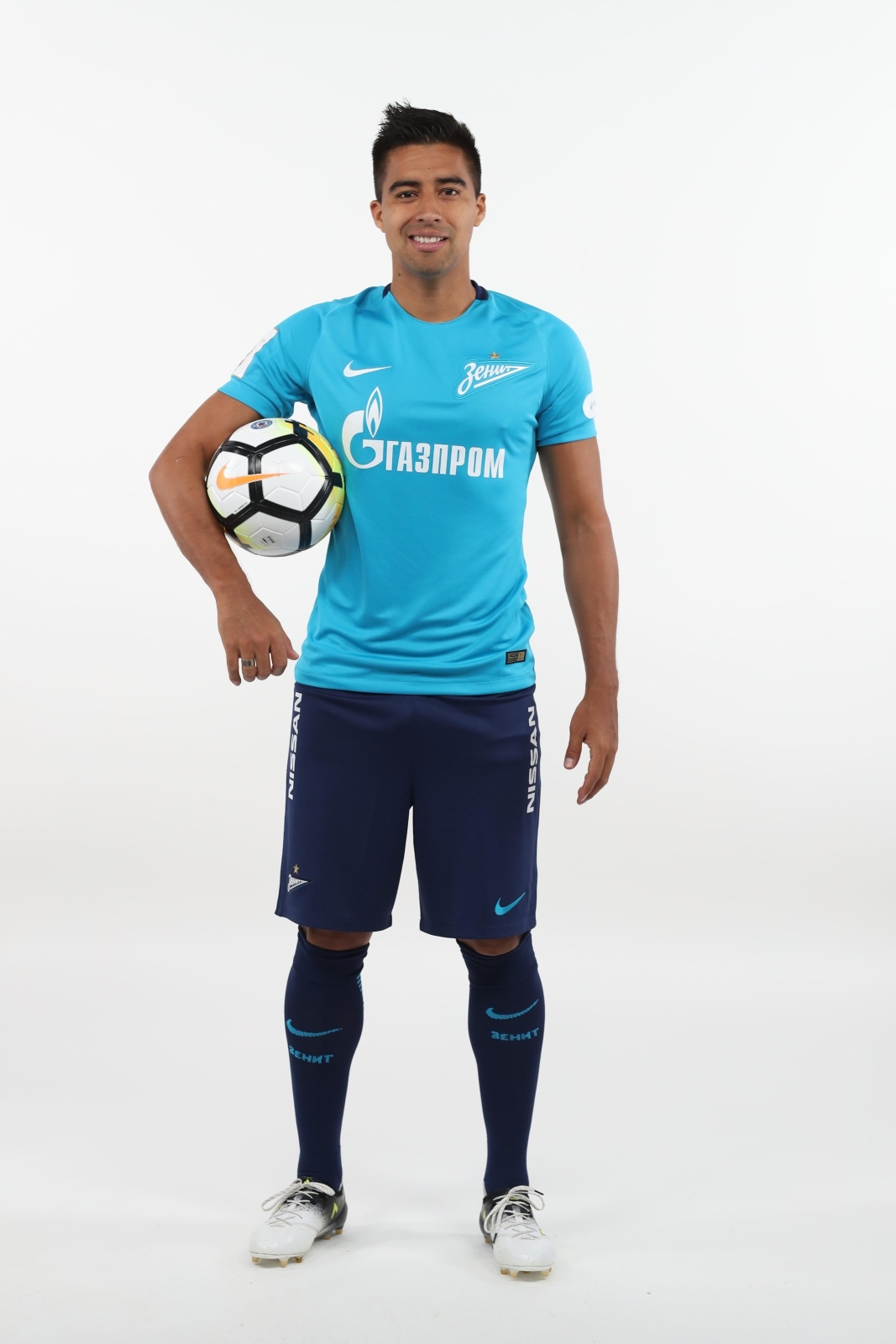 Фотосессия футболистов и тренеров основного состава ФК «Зенит» сезона 2017/2018