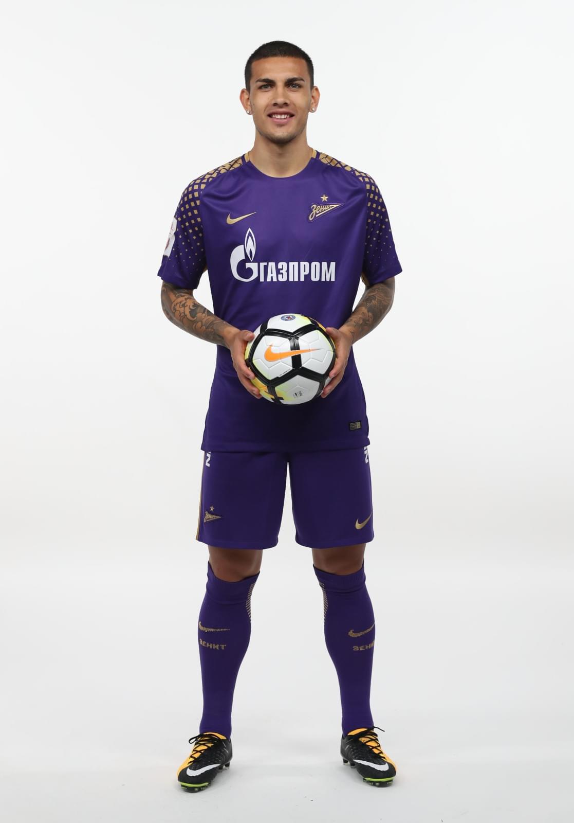 Фотосессия футболистов и тренеров основного состава ФК «Зенит» сезона 2017/2018