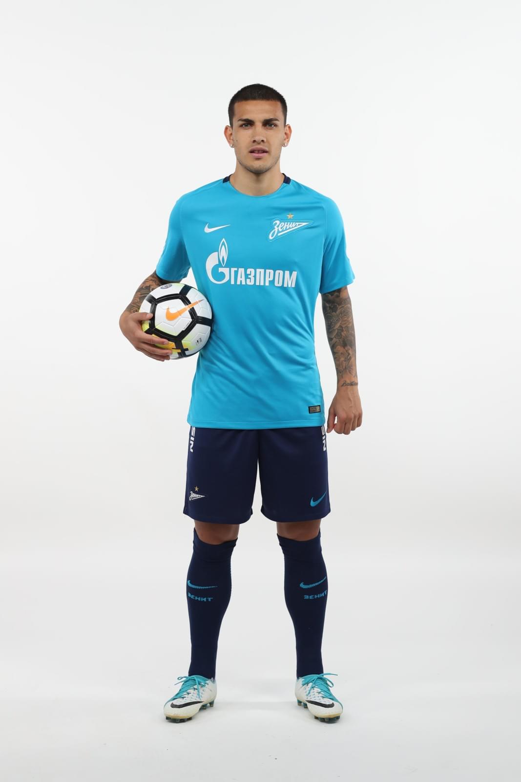 Фотосессия футболистов и тренеров основного состава ФК «Зенит» сезона 2017/2018