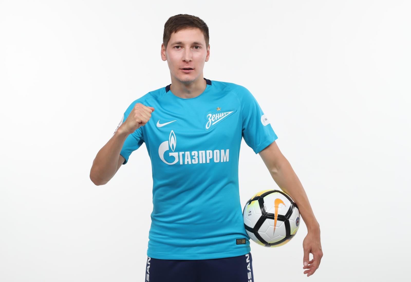 Фотосессия футболистов и тренеров основного состава ФК «Зенит» сезона 2017/2018