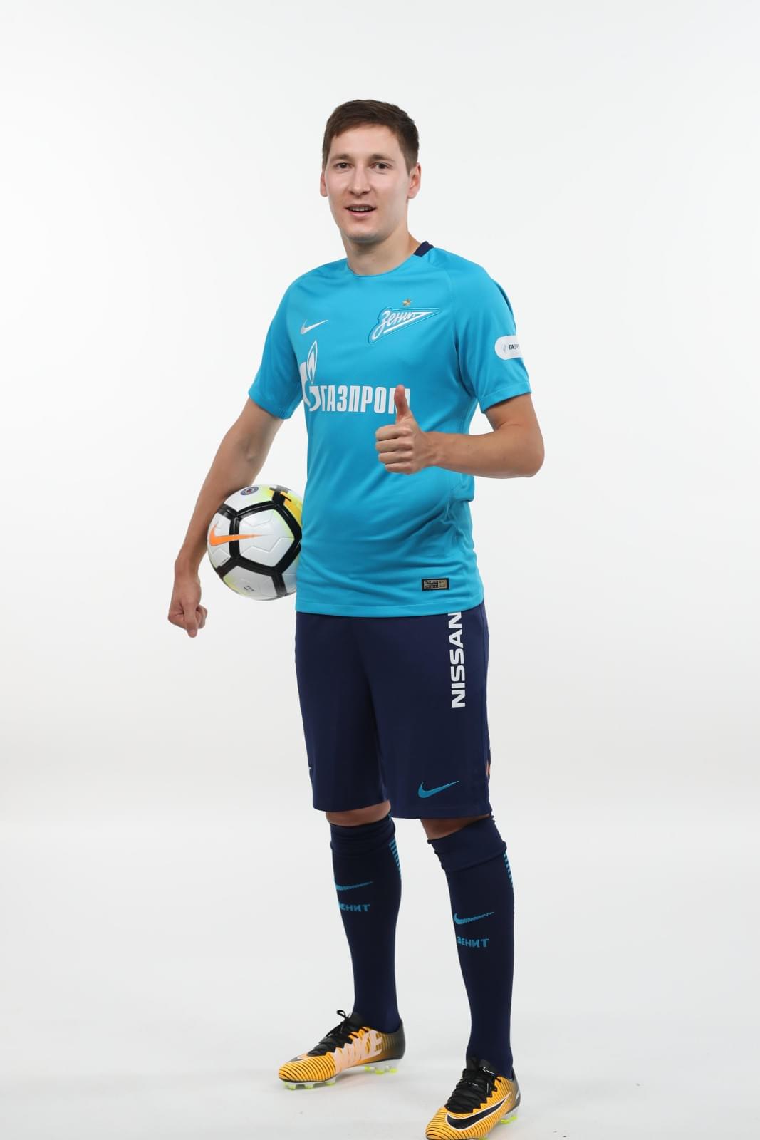 Фотосессия футболистов и тренеров основного состава ФК «Зенит» сезона 2017/2018