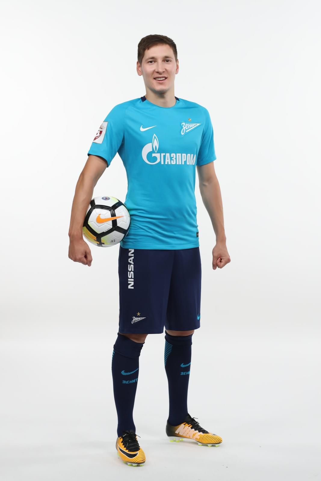 Фотосессия футболистов и тренеров основного состава ФК «Зенит» сезона 2017/2018