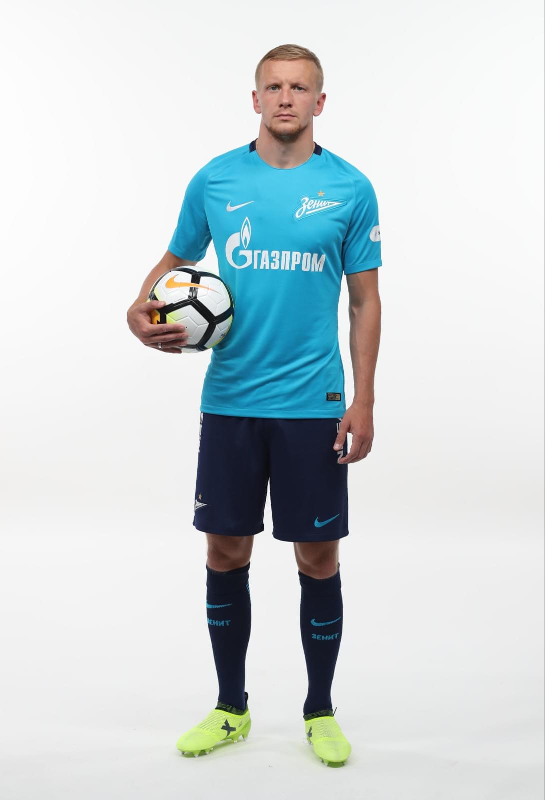 Фотосессия футболистов и тренеров основного состава ФК «Зенит» сезона 2017/2018