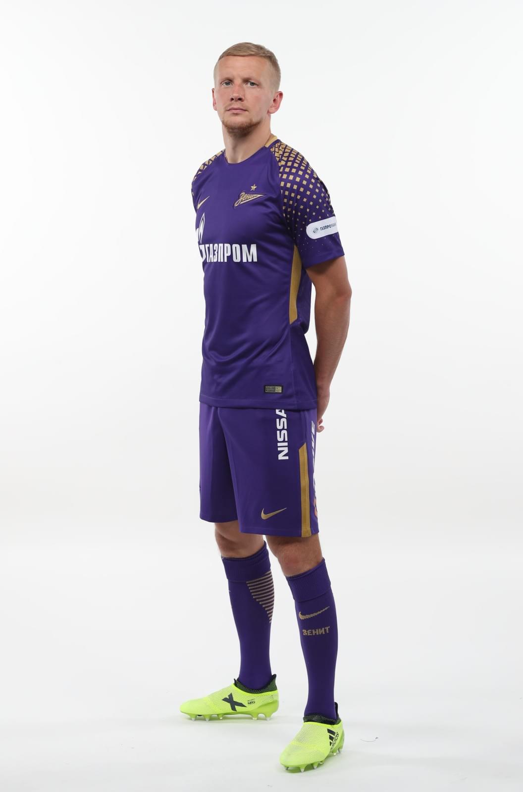 Фотосессия футболистов и тренеров основного состава ФК «Зенит» сезона 2017/2018