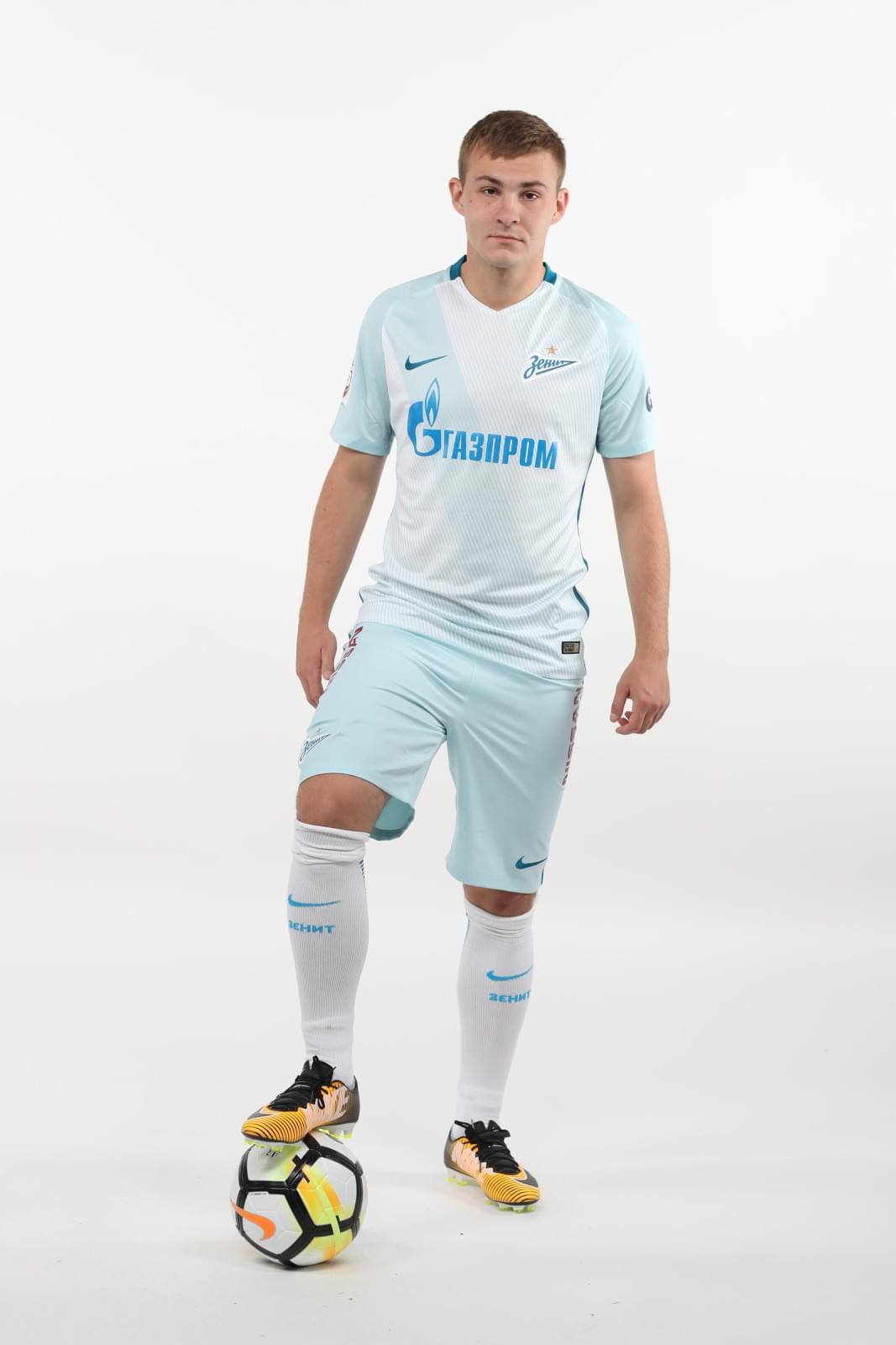 Фотосессия футболистов и тренеров основного состава ФК «Зенит» сезона 2017/2018