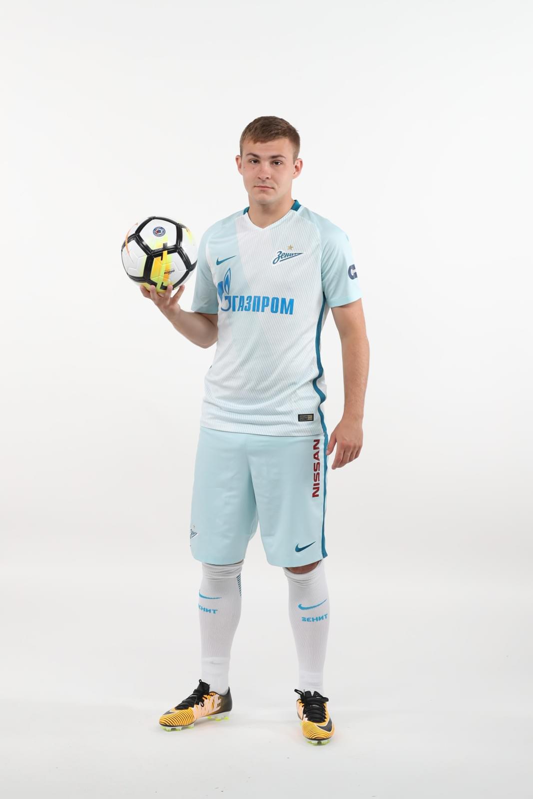 Фотосессия футболистов и тренеров основного состава ФК «Зенит» сезона 2017/2018