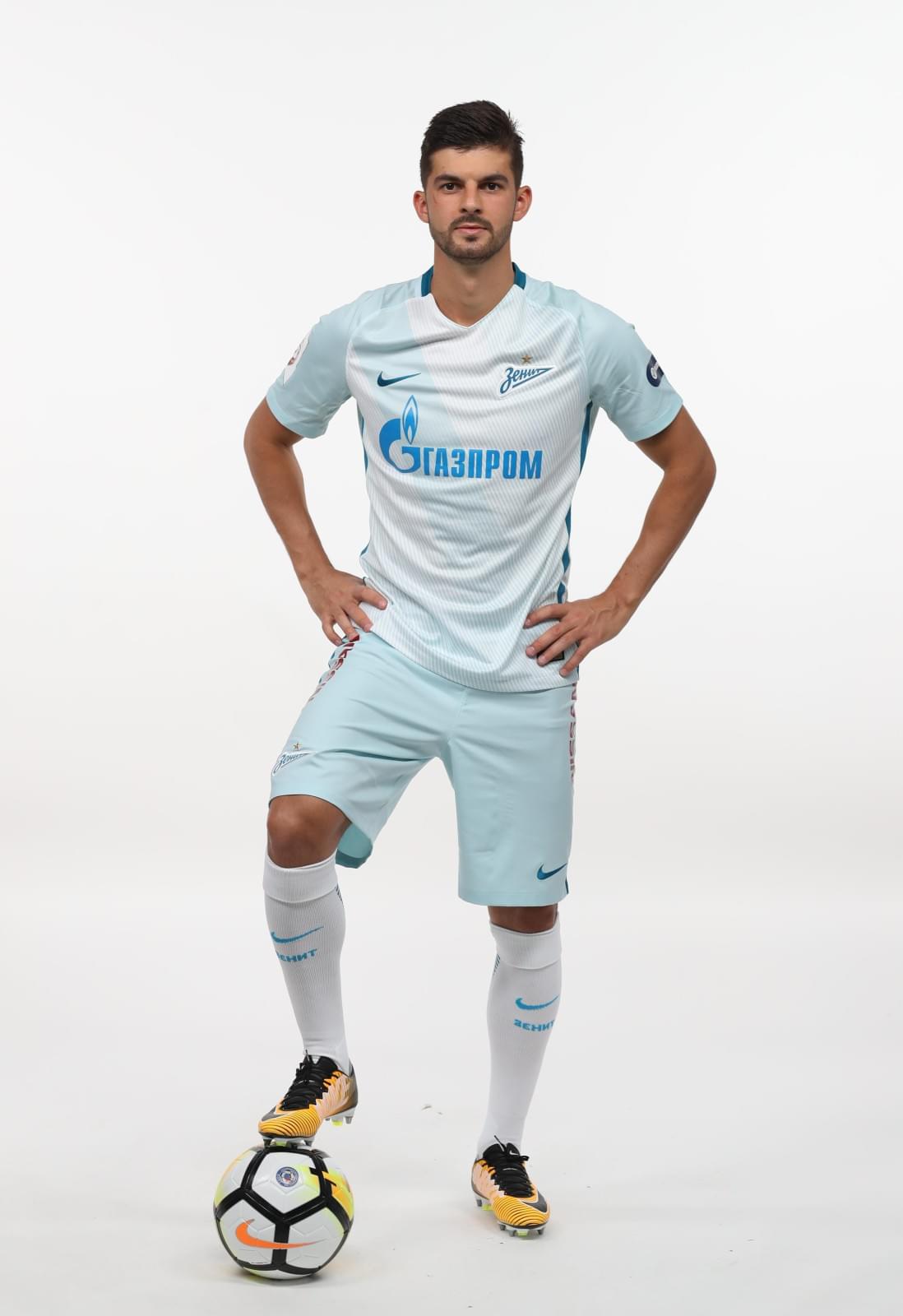 Фотосессия футболистов и тренеров основного состава ФК «Зенит» сезона 2017/2018