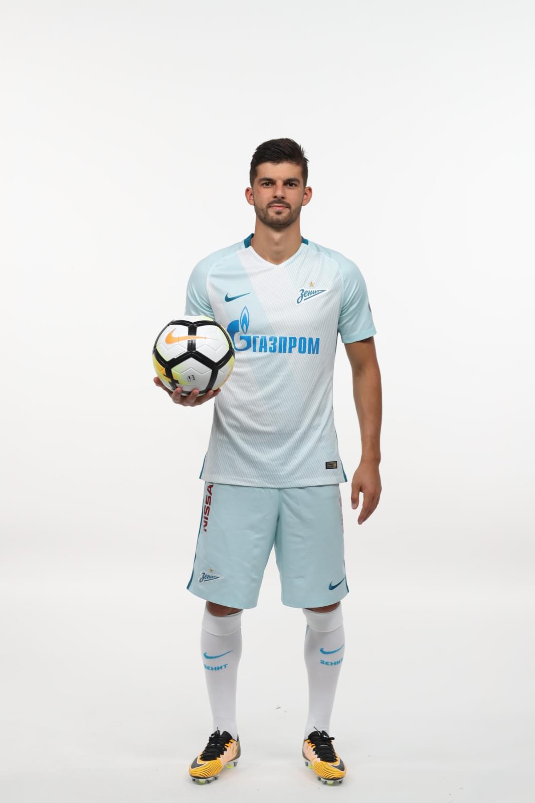 Фотосессия футболистов и тренеров основного состава ФК «Зенит» сезона 2017/2018