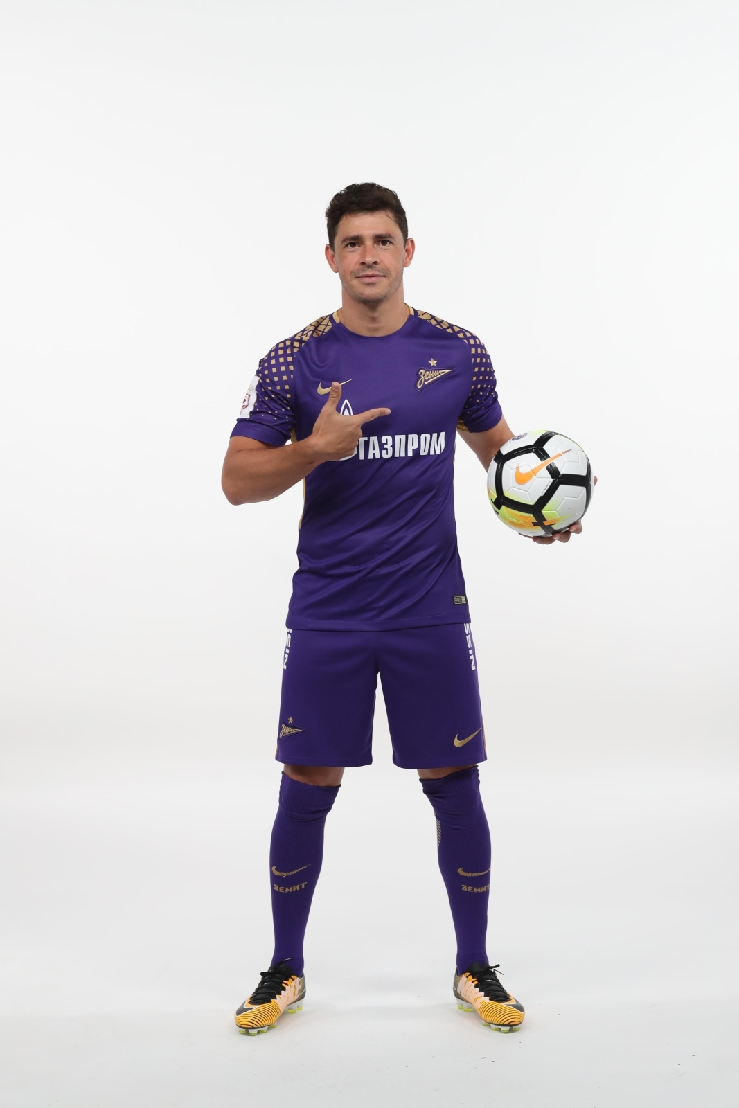 Фотосессия футболистов и тренеров основного состава ФК «Зенит» сезона 2017/2018