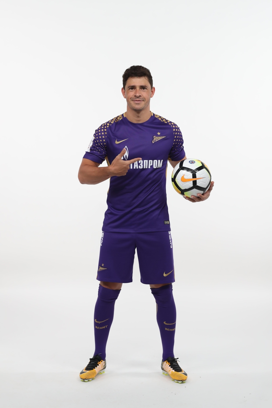 Фотосессия футболистов и тренеров основного состава ФК «Зенит» сезона 2017/2018