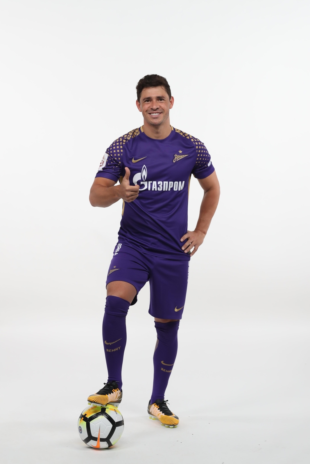 Фотосессия футболистов и тренеров основного состава ФК «Зенит» сезона 2017/2018